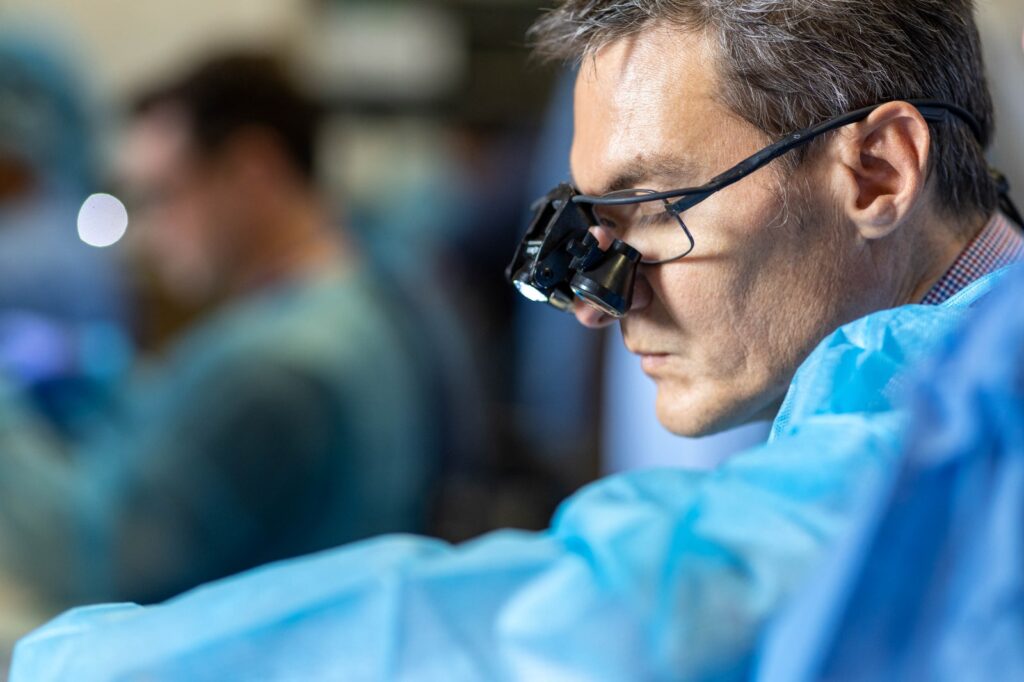 Vorotek L Scope Loupe Glasses are endorsed by the world reknown MAFAC deep plane Facial Surgery Course