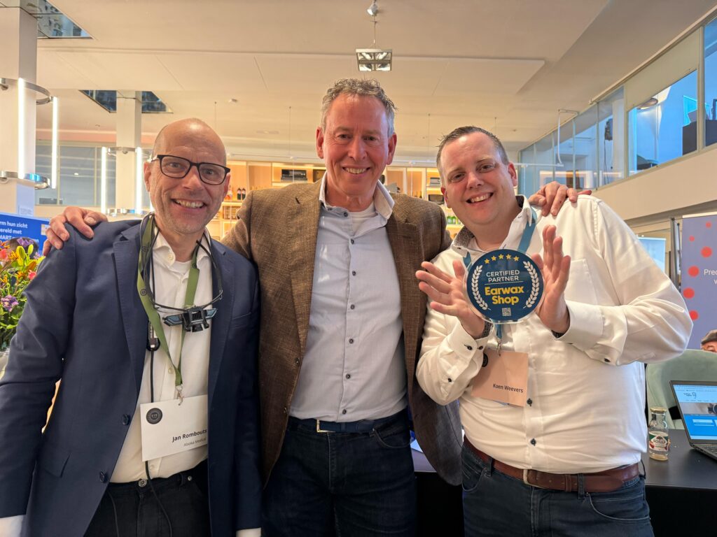 KNO-arts dr Jan Rombout en ir René Kamminga samen met audicien Koen Weevers van Eyecare