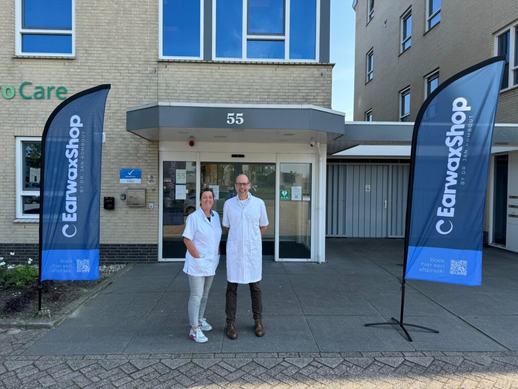 KNO-arts dr. Jan Rombout en doktersassistent Monique Danenberg voor de EarwaxShop locatie Heerhugowaard