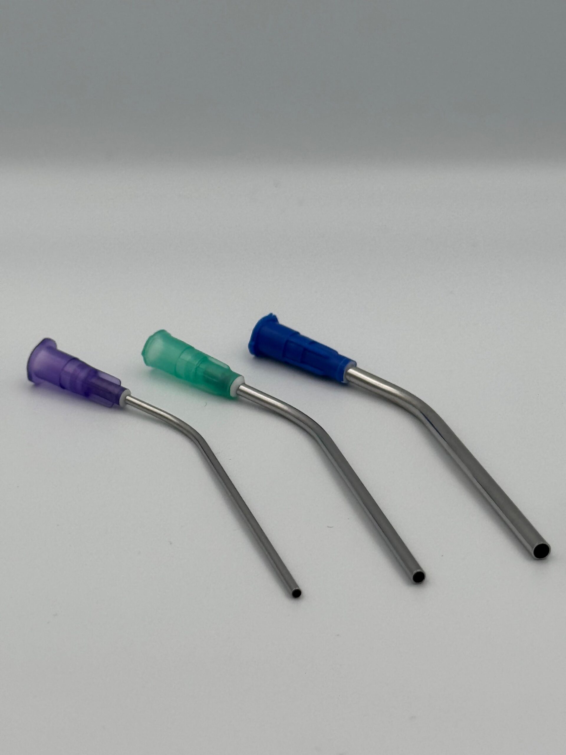 Steriler Ohrsauger für den einmaligen Gebrauch zum Absaugen von Ohrenschmalz mit Mikrosauger. Extra kurz, so dass Sie es auch mit einer kleineren Hand gut halten können.